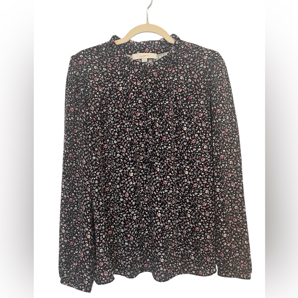 Ann Taylor LOFT Women's Blue & Red Floral Shirt Blouse - Size Med- Pleated Yoke